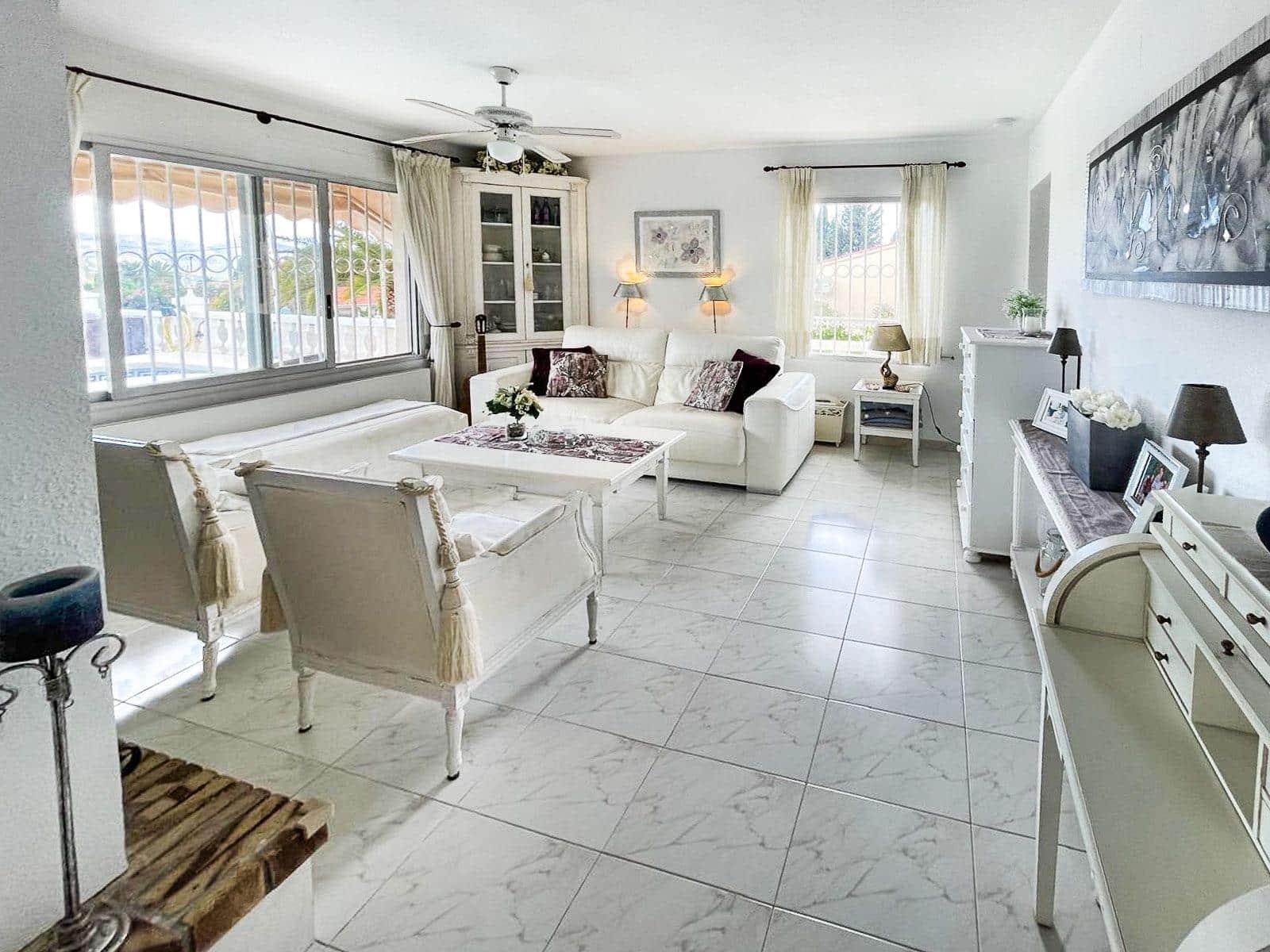 4 bedroom Villa for sale in Alfaz del Pi / L'Alfas del Pi with pool garage - € 495,000 (Ref: 9149165)