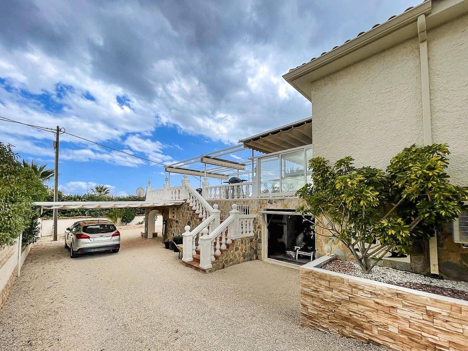 4 bedroom Villa for sale in Alfaz del Pi / L'Alfas del Pi with pool garage - € 495,000 (Ref: 9149165)