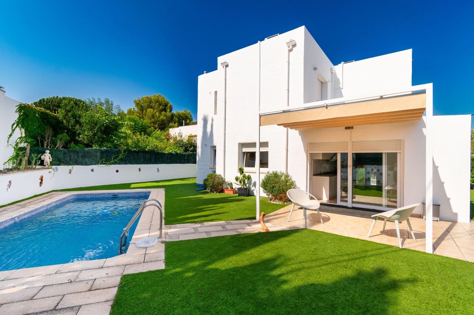 4 soveværelse Villa til salg i Albir med swimmingpool garage - € 675.000 (Ref: 9173370)