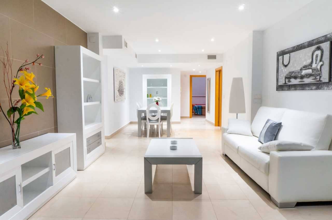 4 soverom Leilighet til leie i Benidorm med svømmebasseng garasje - € 3 850 (Ref: 9202361)