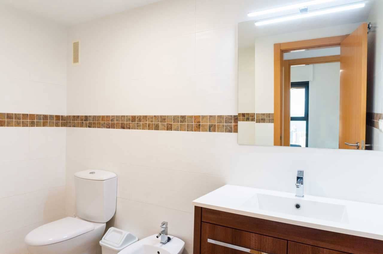 4 soverom Leilighet til leie i Benidorm med svømmebasseng garasje - € 3 850 (Ref: 9202361)