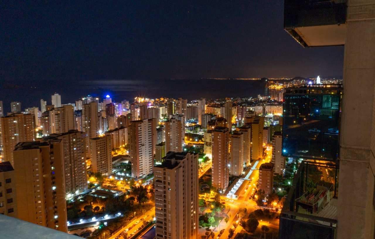 4 soverom Leilighet til leie i Benidorm med svømmebasseng garasje - € 3 850 (Ref: 9202361)