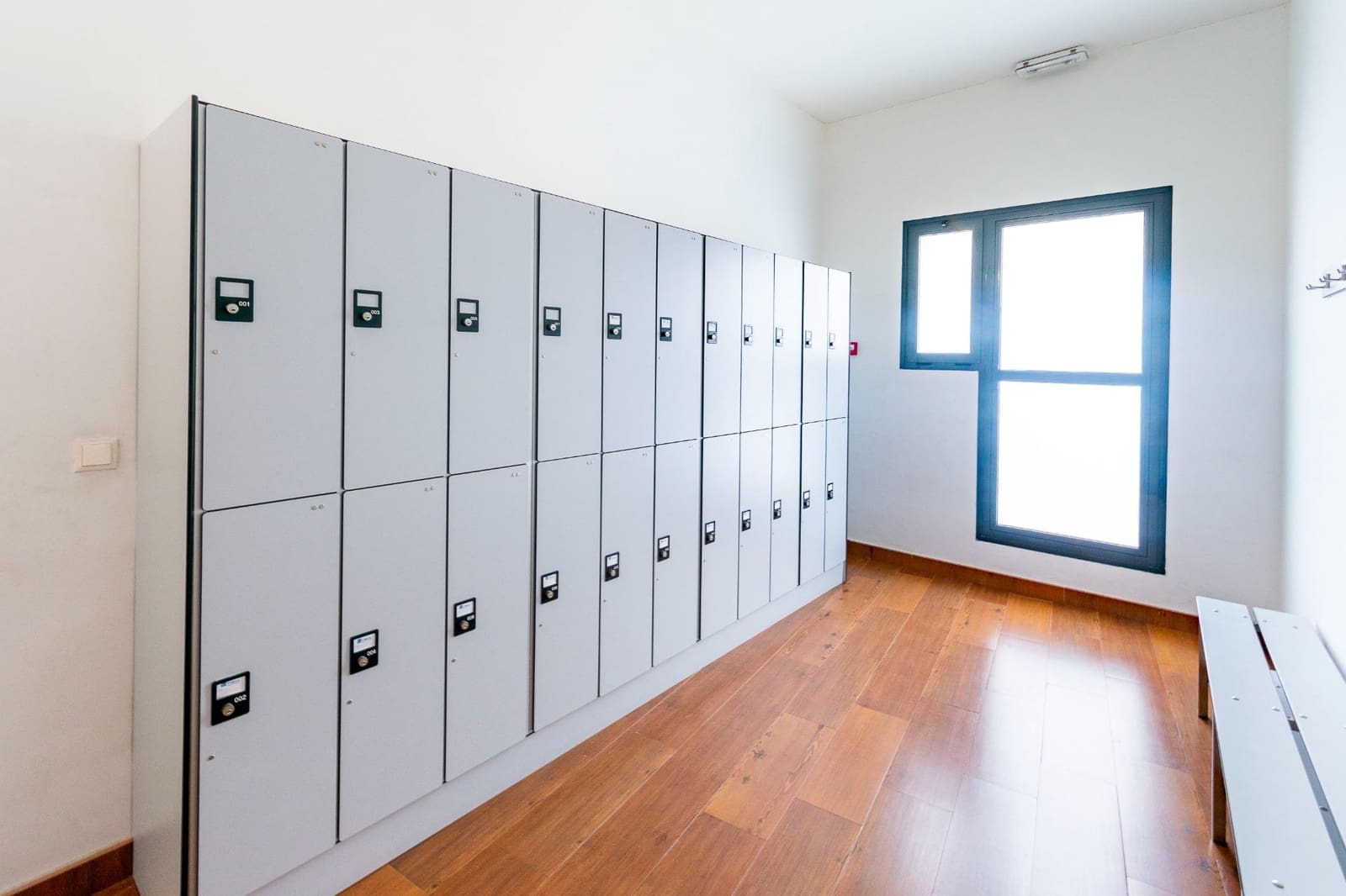 4 soverom Leilighet til leie i Benidorm med svømmebasseng garasje - € 3 850 (Ref: 9202361)