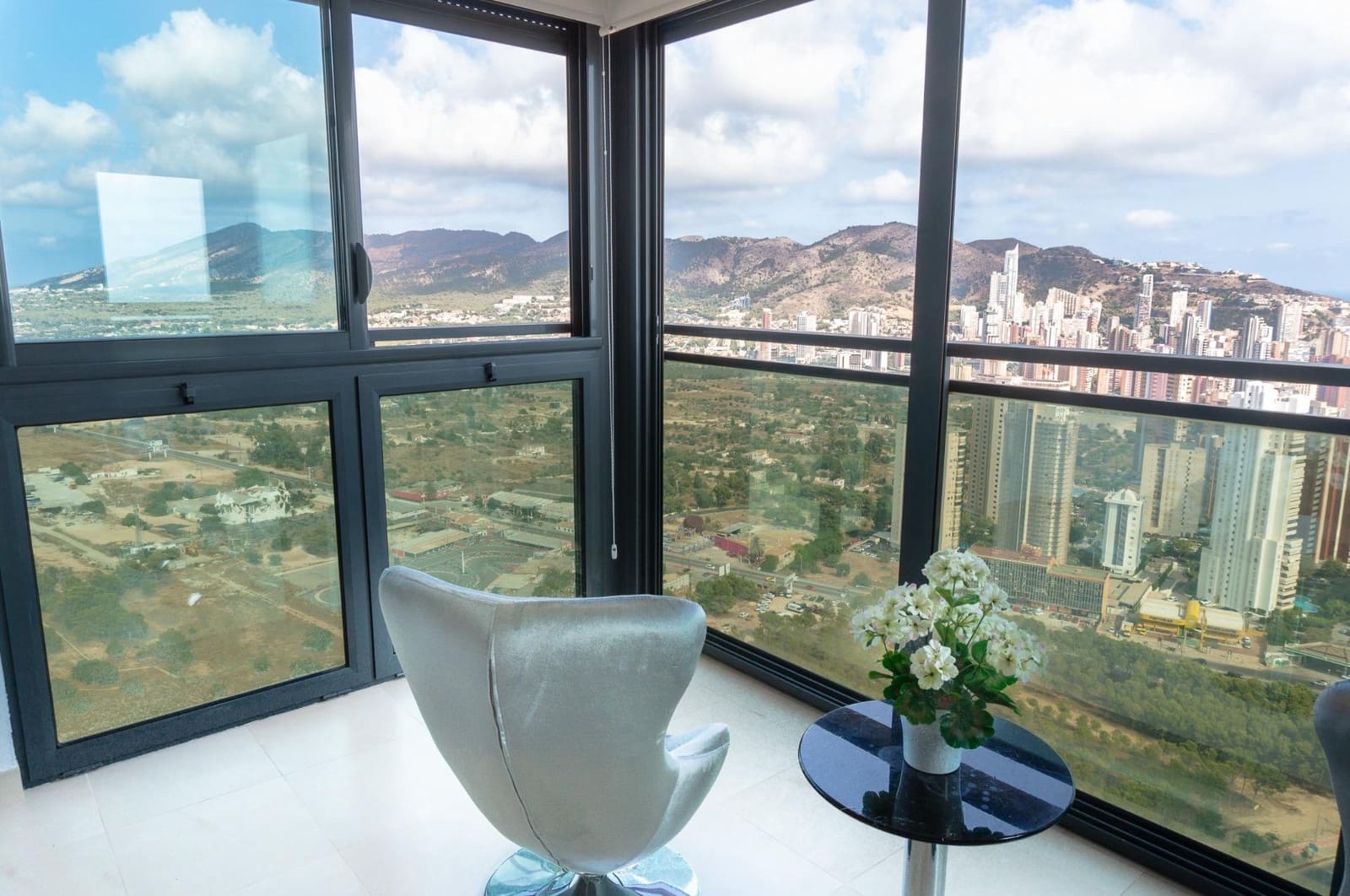 4 soverom Leilighet til leie i Benidorm med svømmebasseng garasje - € 3 850 (Ref: 9202361)