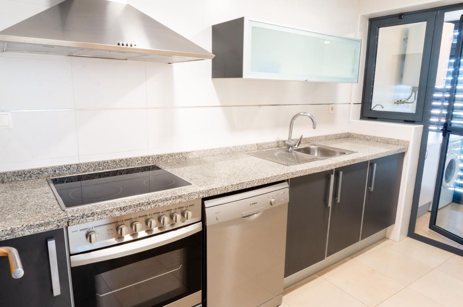 4 soverom Leilighet til leie i Benidorm med svømmebasseng garasje - € 3 850 (Ref: 9202361)