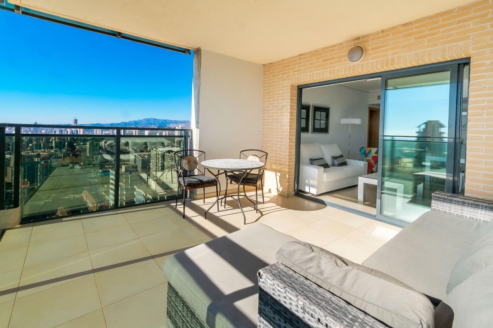 4 soverom Leilighet til leie i Benidorm med svømmebasseng garasje - € 3 850 (Ref: 9202361)