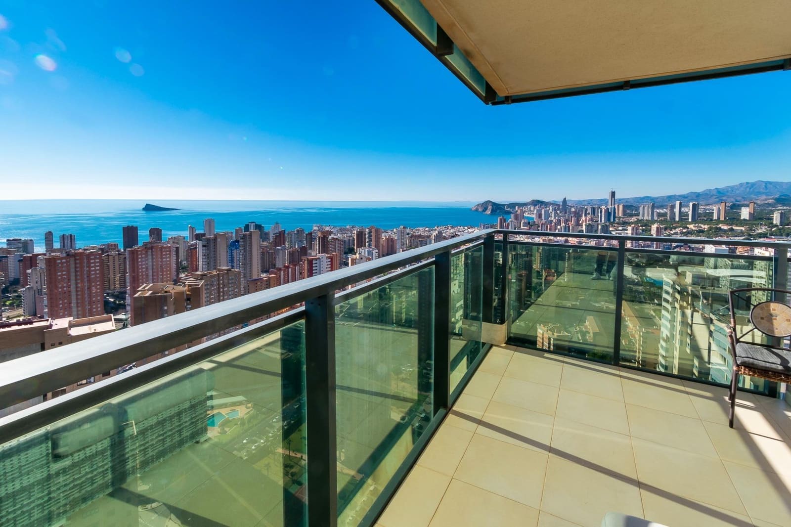 4 soverom Leilighet til leie i Benidorm med svømmebasseng garasje - € 3 850 (Ref: 9202361)