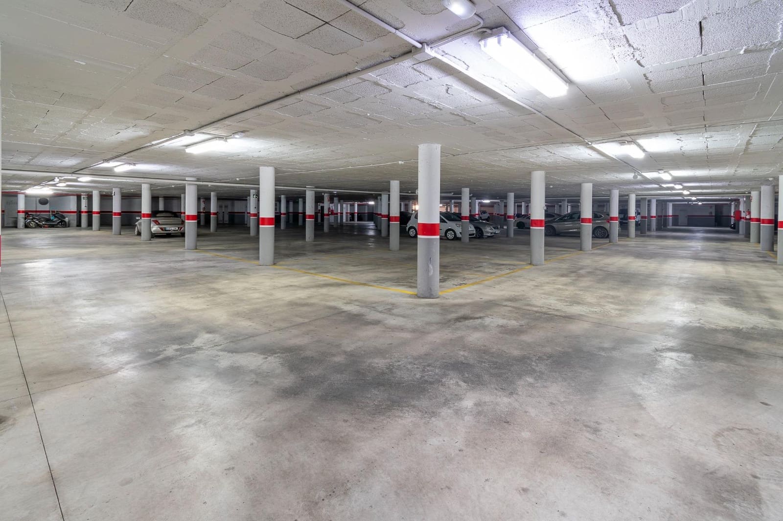 4 soverom Leilighet til leie i Benidorm med svømmebasseng garasje - € 3 850 (Ref: 9202361)