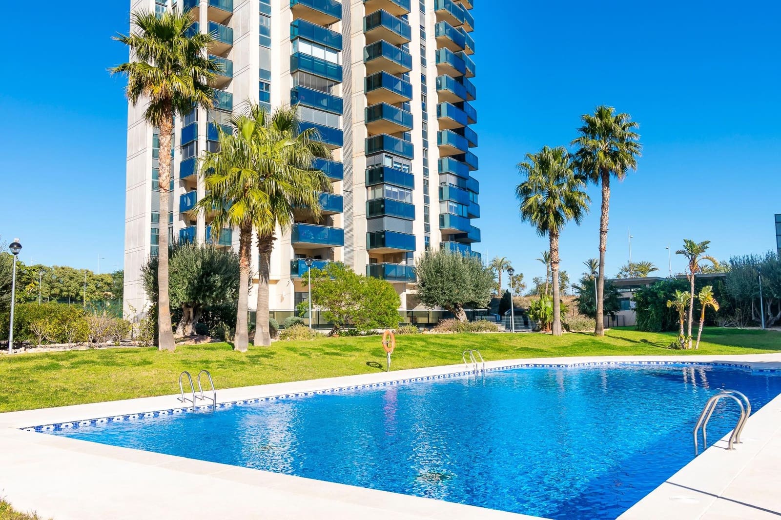 4 soverom Leilighet til leie i Benidorm med svømmebasseng garasje - € 3 850 (Ref: 9202361)