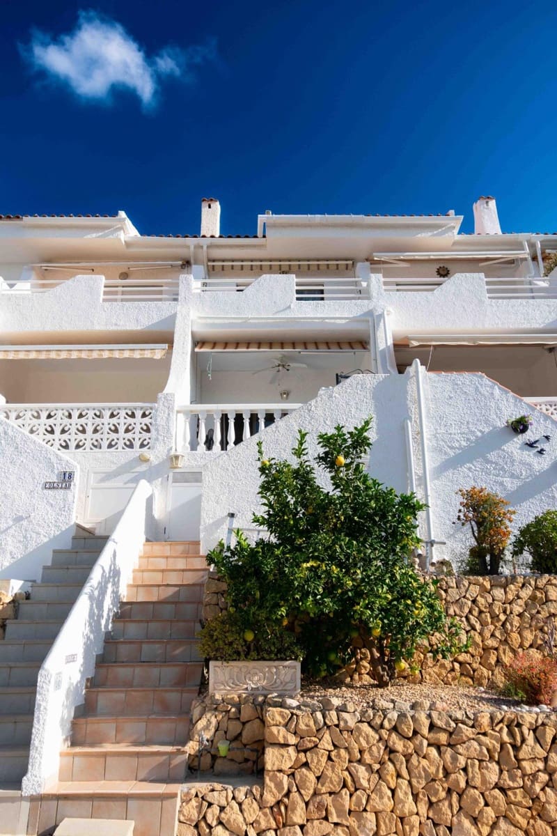 3 slaapkamer Rijtjeshuis te koop in Alfaz del Pi / L'Alfas del Pi met zwembad - € 250.000 (Ref: 9296810)