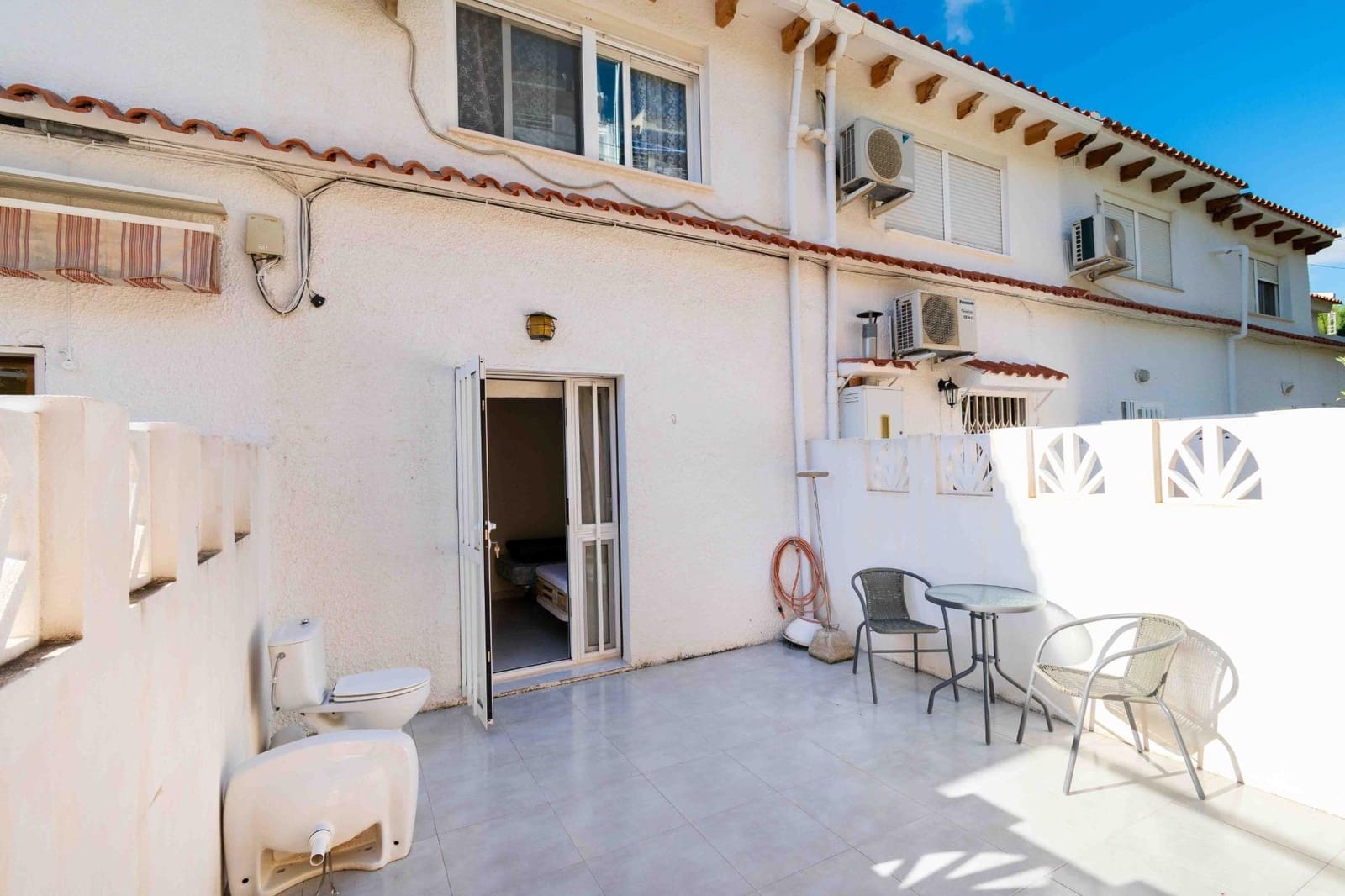 3 slaapkamer Rijtjeshuis te koop in Alfaz del Pi / L'Alfas del Pi met zwembad - € 250.000 (Ref: 9296810)