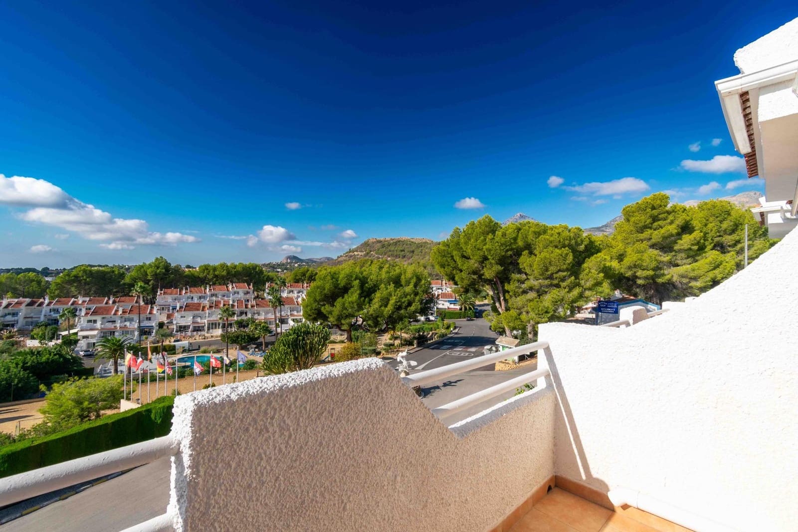 3 slaapkamer Rijtjeshuis te koop in Alfaz del Pi / L'Alfas del Pi met zwembad - € 250.000 (Ref: 9296810)