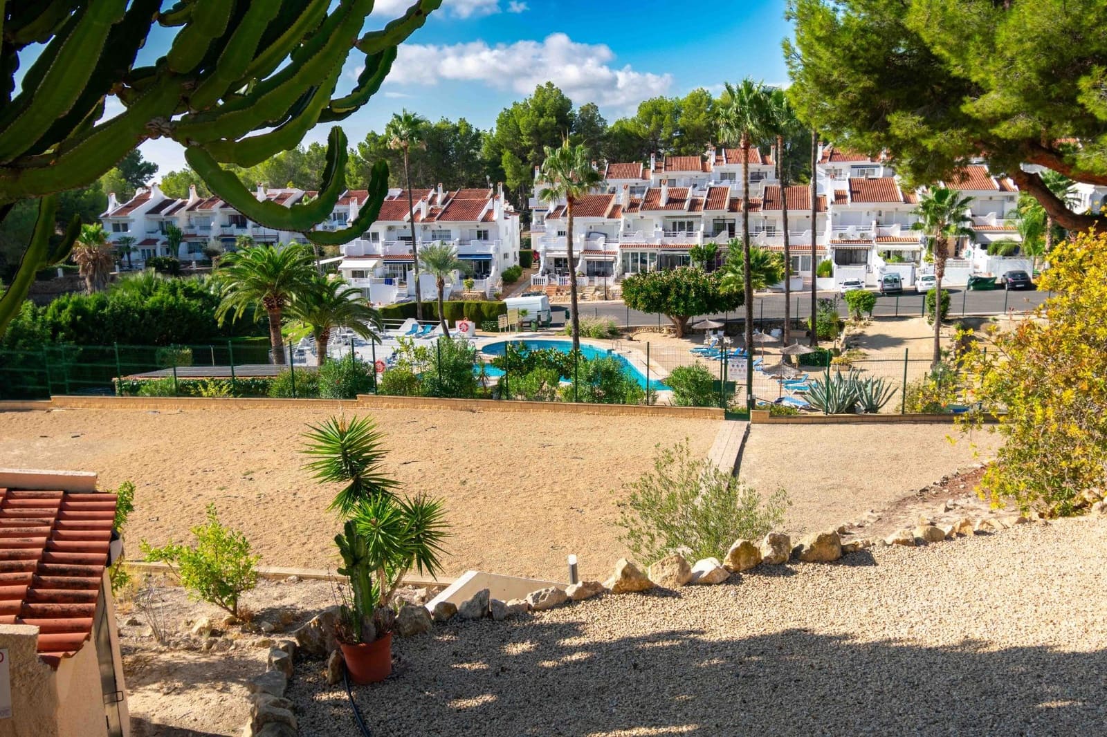 3 slaapkamer Rijtjeshuis te koop in Alfaz del Pi / L'Alfas del Pi met zwembad - € 250.000 (Ref: 9296810)