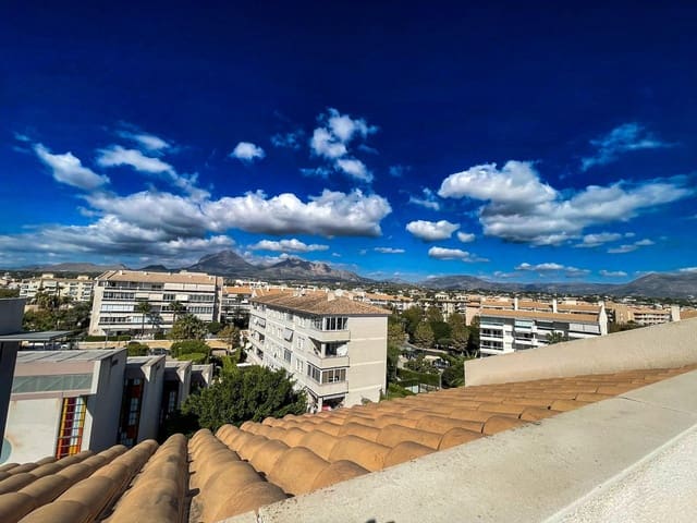 4 makuuhuone Kattohuoneisto myytävänä paikassa Albir, Alfaz del Pi / L'Alfàs del Pi mukana uima-altaan 
autotalli - 475 000 € (Ref: 9310832)