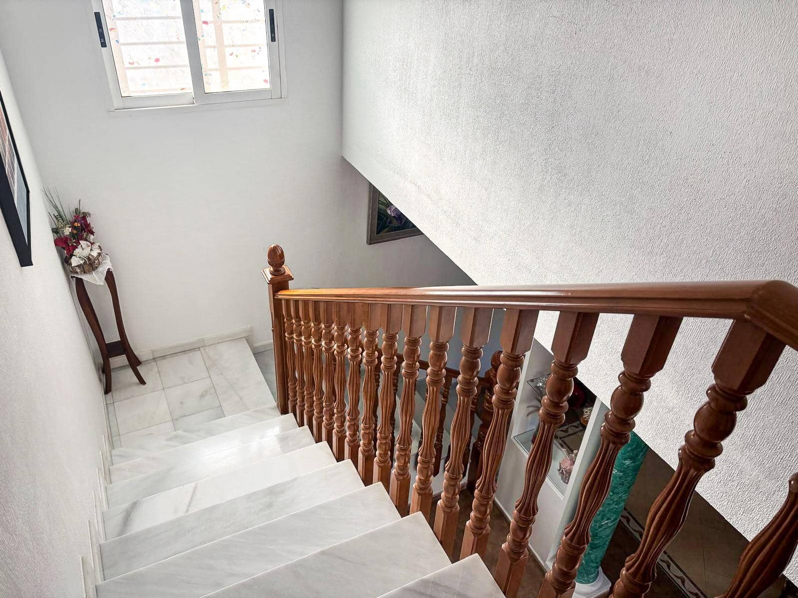 3 soverom Kjedet enebolig til salgs i Alfaz del Pi / L'Alfas del Pi med svømmebasseng garasje - € 460 000 (Ref: 9438550)