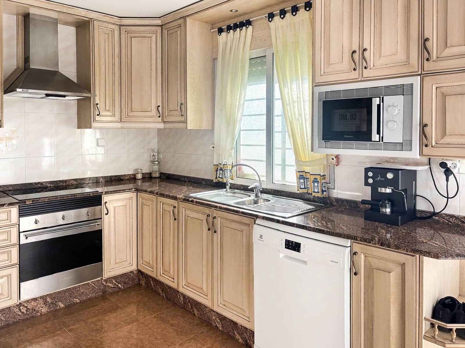 3 soverom Kjedet enebolig til salgs i Alfaz del Pi / L'Alfas del Pi med svømmebasseng garasje - € 460 000 (Ref: 9438550)