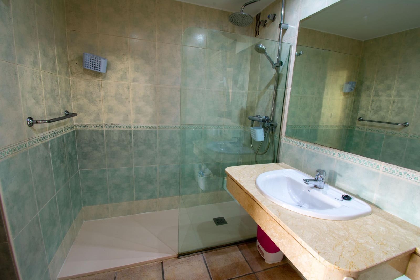 1 sovrum Lägenhet till salu i Albir med pool garage - 275 000 € (Ref: 9462016)