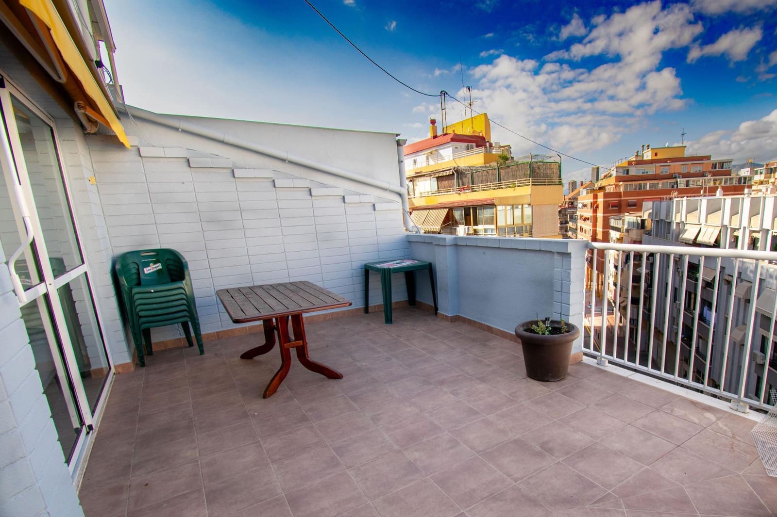 4 soverom Leilighet til leie i Benidorm - € 1 400 (Ref: 9468442)