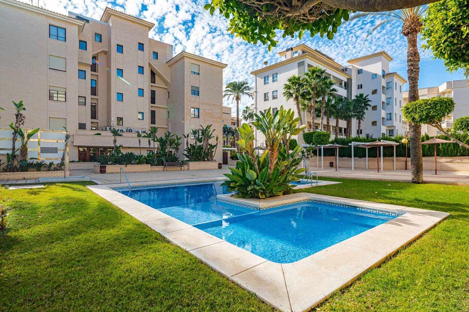 Appartement de 2 chambres à louer à Albir avec piscine - 1 950 € (Ref: 9474154)