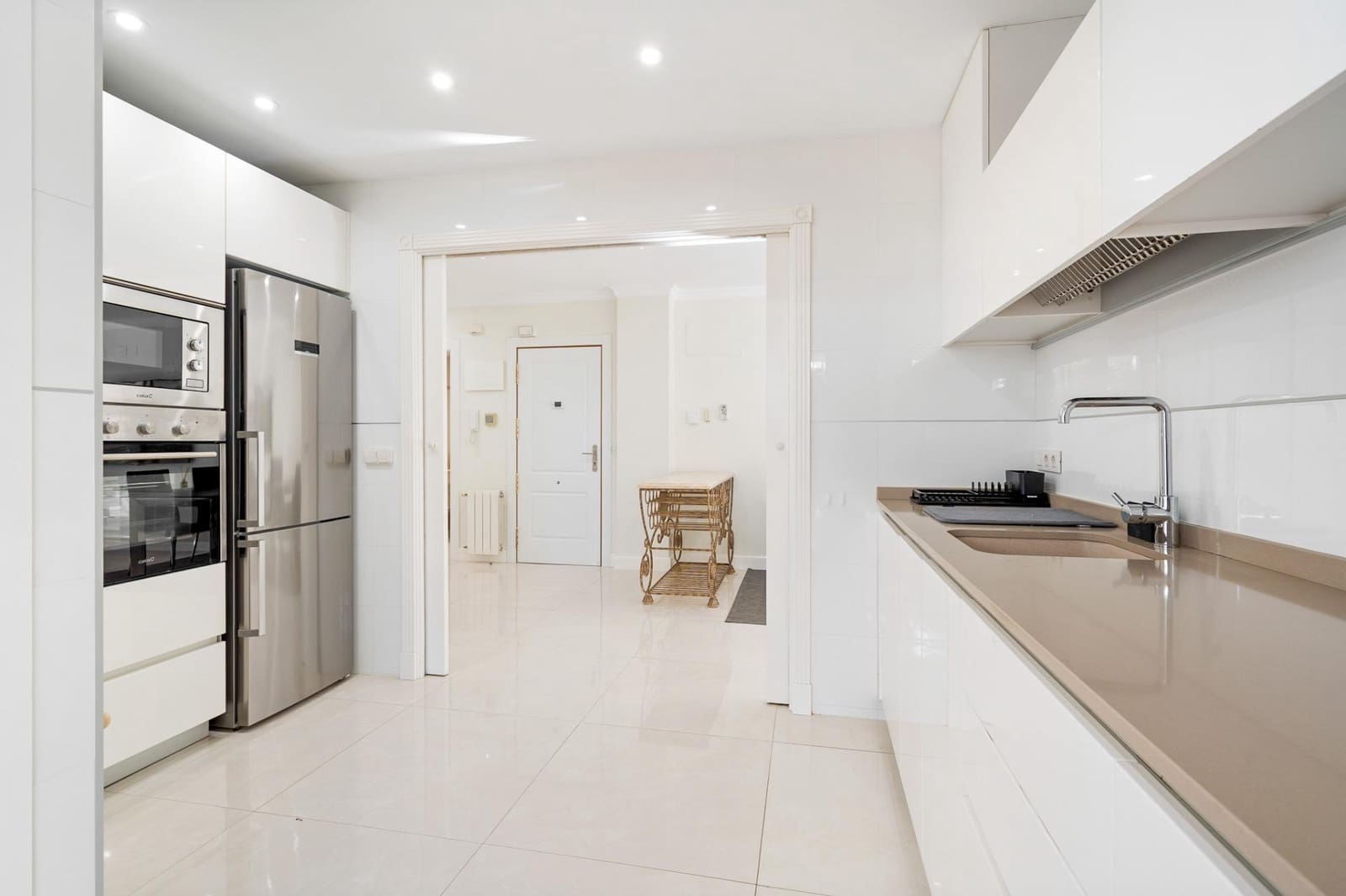 2 Zimmer Apartment zu vermieten in Albir mit Pool - 2.200 € (Ref: 9474155)