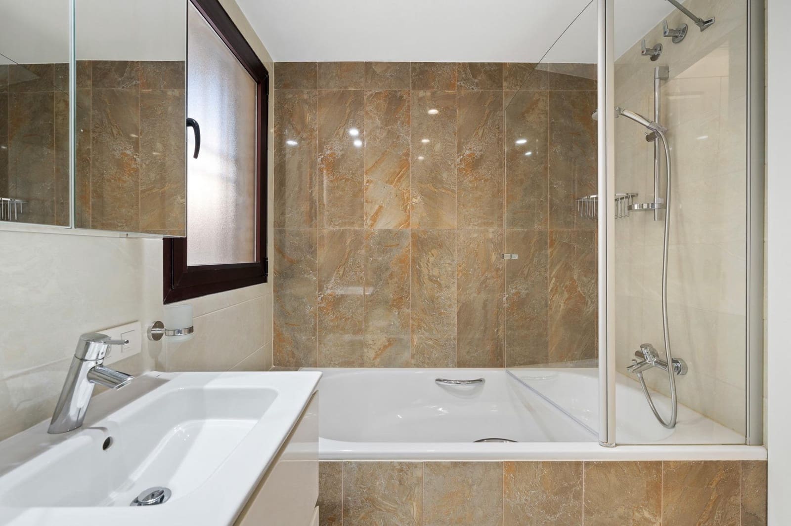 2 Zimmer Apartment zu vermieten in Albir mit Pool - 2.200 € (Ref: 9474155)