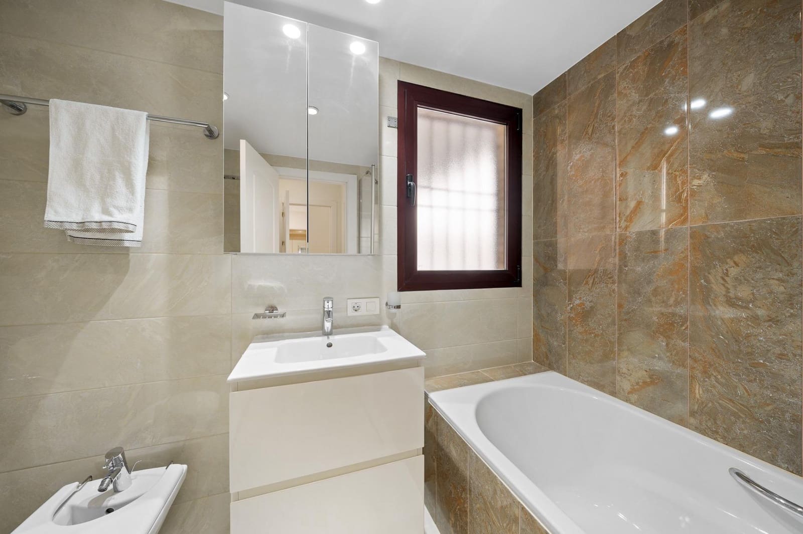 2 Zimmer Apartment zu vermieten in Albir mit Pool - 2.200 € (Ref: 9474155)