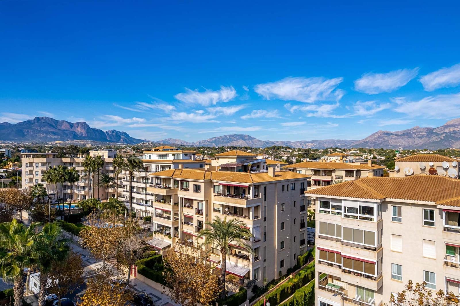 2 Zimmer Apartment zu vermieten in Albir mit Pool - 2.200 € (Ref: 9474155)