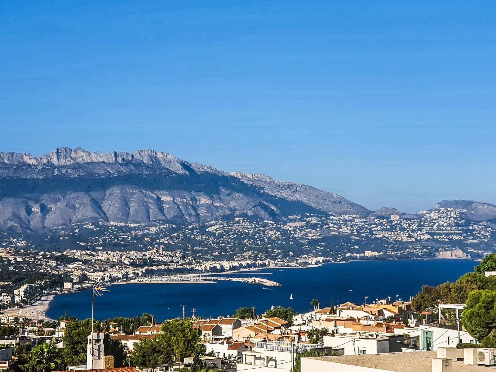 2 soveværelse Rækkehus til salg i Albir med swimmingpool - € 575.000 (Ref: 9491282)