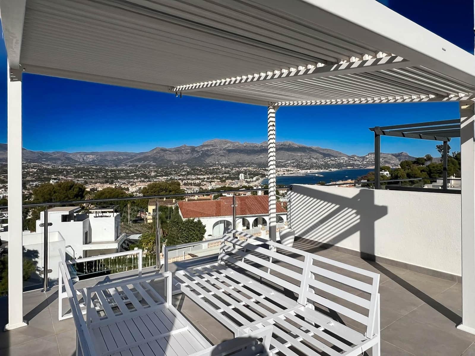 2 soveværelse Rækkehus til salg i Albir med swimmingpool - € 575.000 (Ref: 9491282)