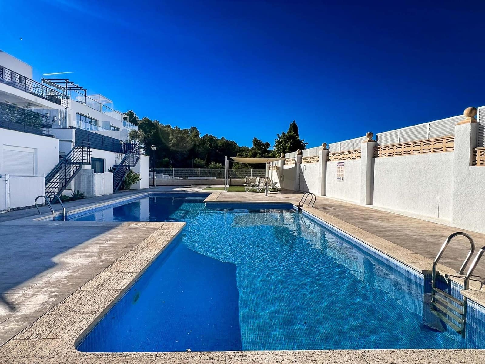 2 soveværelse Rækkehus til salg i Albir med swimmingpool - € 575.000 (Ref: 9491282)