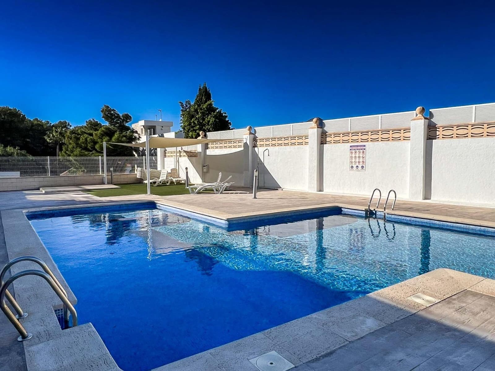 2 soveværelse Rækkehus til salg i Albir med swimmingpool - € 575.000 (Ref: 9491282)