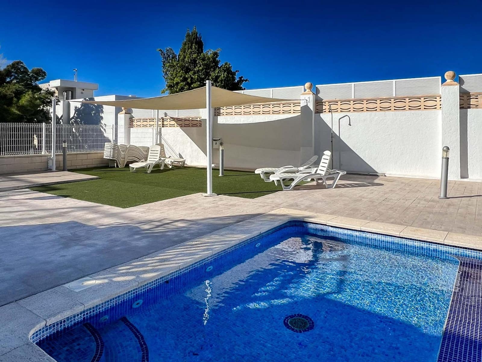 2 soveværelse Rækkehus til salg i Albir med swimmingpool - € 575.000 (Ref: 9491282)