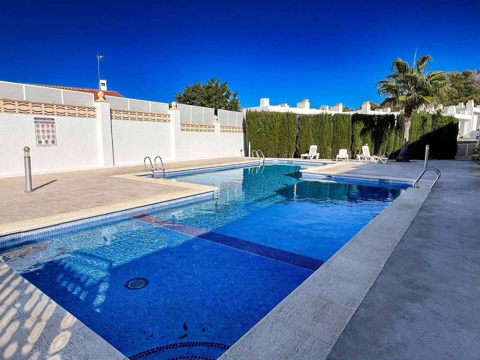 2 soveværelse Rækkehus til salg i Albir med swimmingpool - € 575.000 (Ref: 9491282)