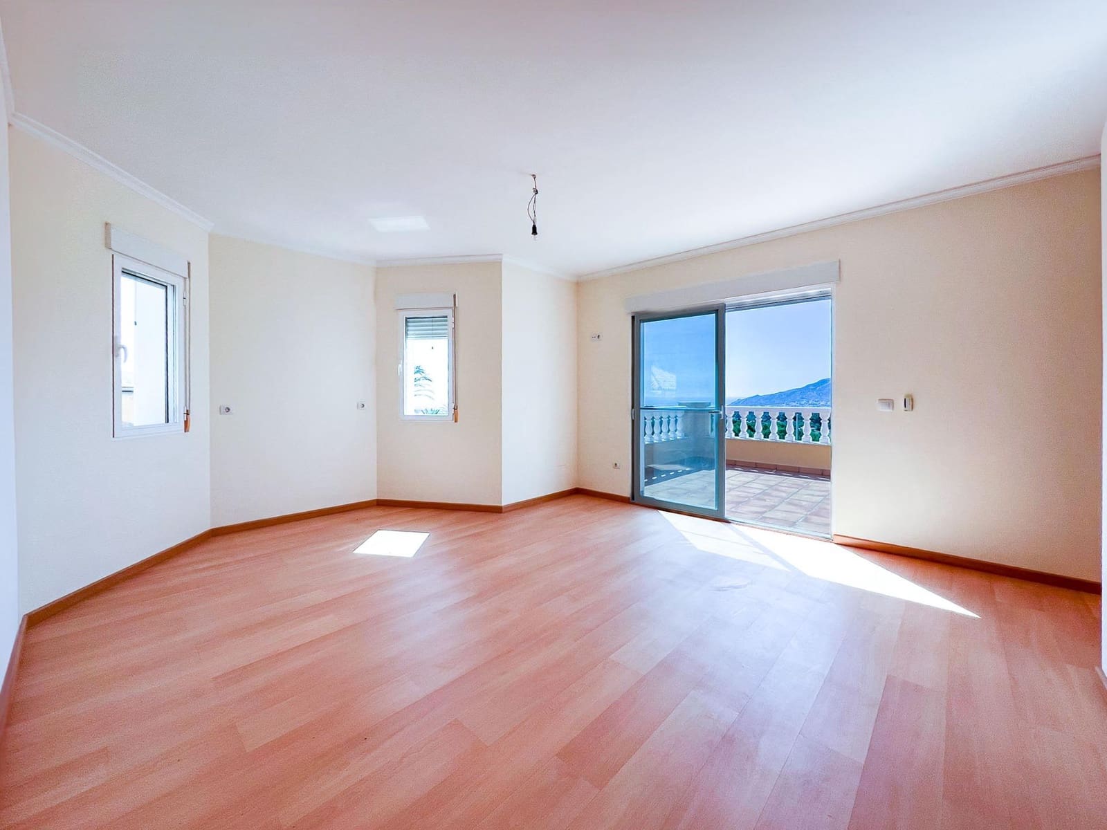 4 bedroom Villa for sale in Alfaz del Pi / L'Alfas del Pi with pool garage - € 745,000 (Ref: 9494541)