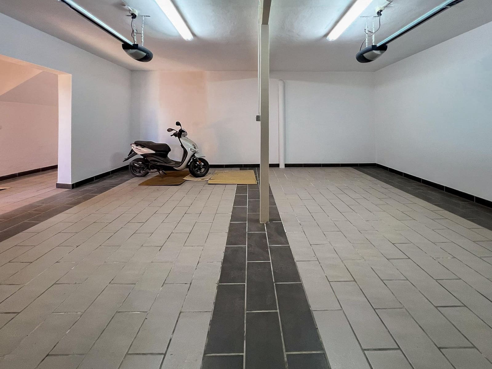 4 bedroom Villa for sale in Alfaz del Pi / L'Alfas del Pi with pool garage - € 745,000 (Ref: 9494541)