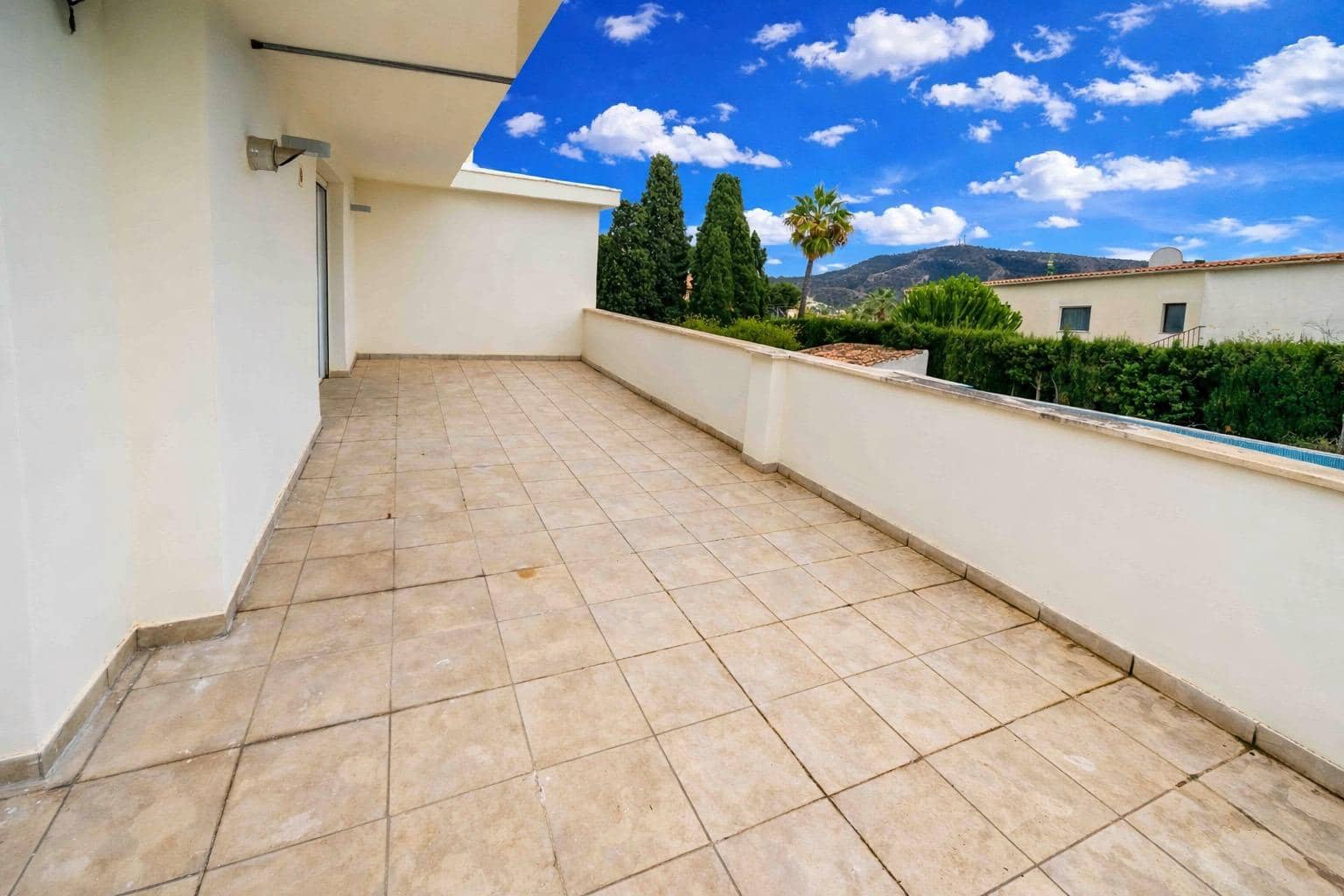 4 soverom Kjedet enebolig til salgs i Albir med svømmebasseng - € 902 000 (Ref: 9533656)