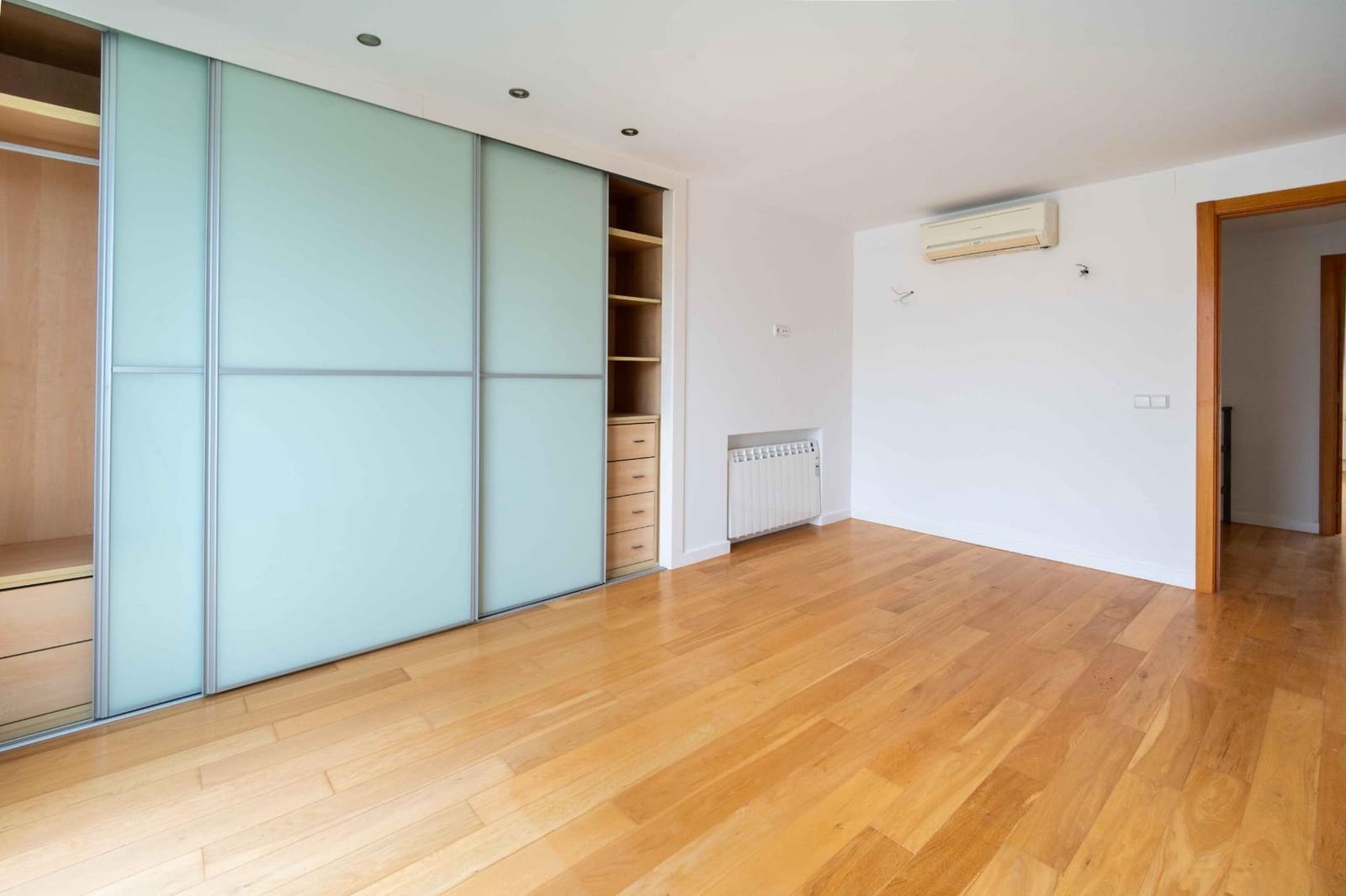 4 soverom Kjedet enebolig til salgs i Albir med svømmebasseng - € 902 000 (Ref: 9533656)