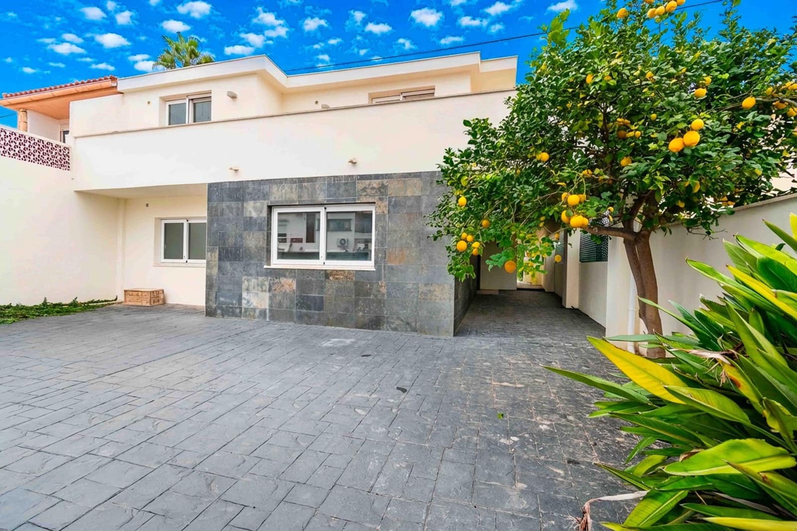 4 soverom Kjedet enebolig til salgs i Albir med svømmebasseng - € 902 000 (Ref: 9533656)