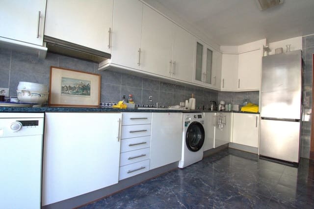 4 makuuhuone Rivitalo myytävänä paikassa Alfaz del Pi / L'Alfàs del Pi mukana uima-altaan 
autotalli - 347 500 € (Ref: 9615368)