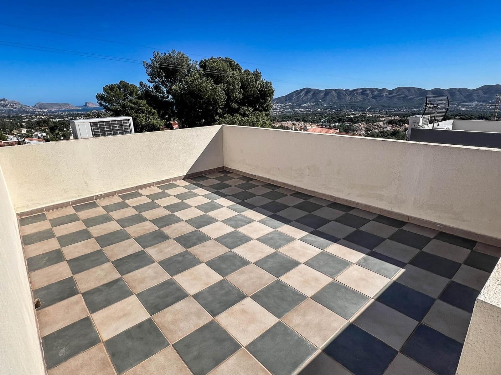 2 bedroom Villa for sale in La Nucia - € 385,000 (Ref: 9648056)