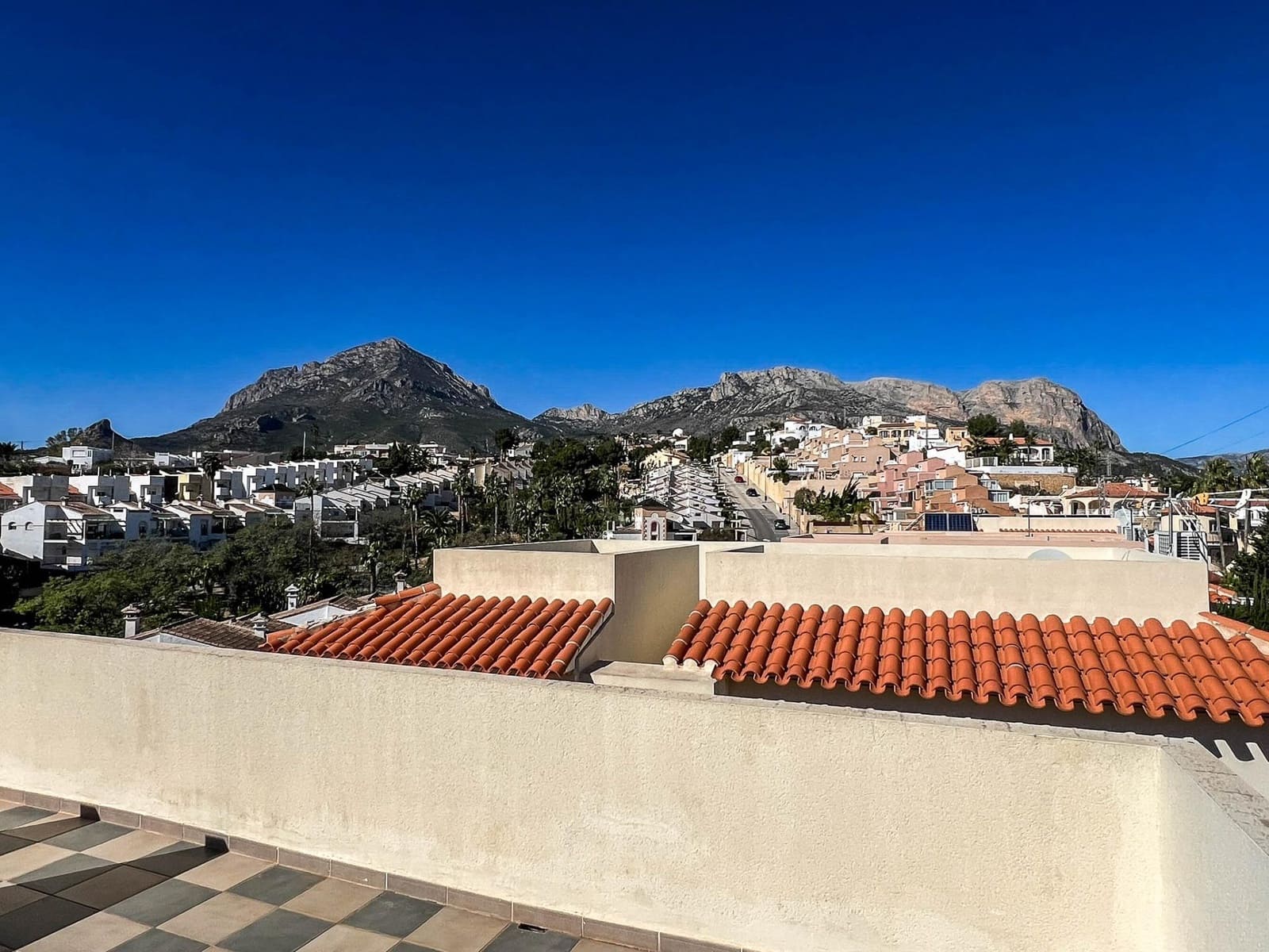 2 bedroom Villa for sale in La Nucia - € 385,000 (Ref: 9648056)