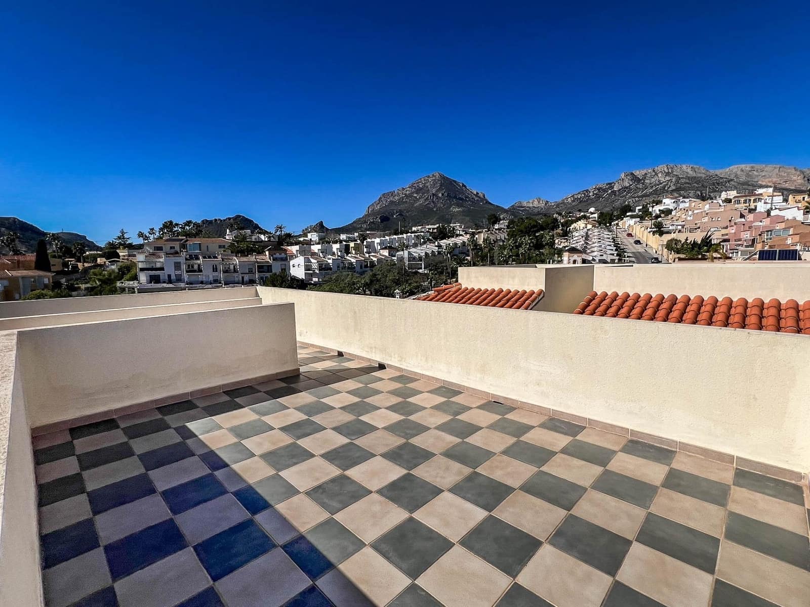 2 bedroom Villa for sale in La Nucia - € 385,000 (Ref: 9648056)