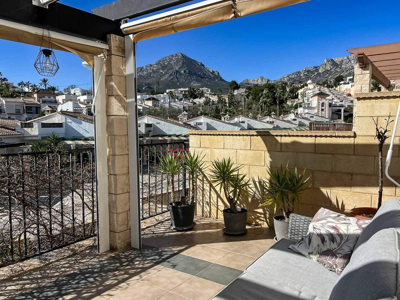 2 bedroom Villa for sale in La Nucia - € 385,000 (Ref: 9648056)