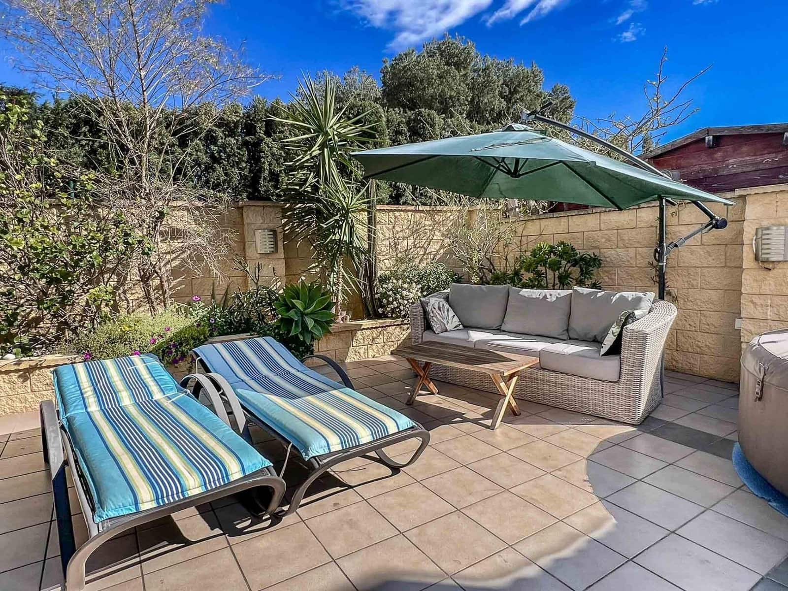 2 bedroom Villa for sale in La Nucia - € 385,000 (Ref: 9648056)