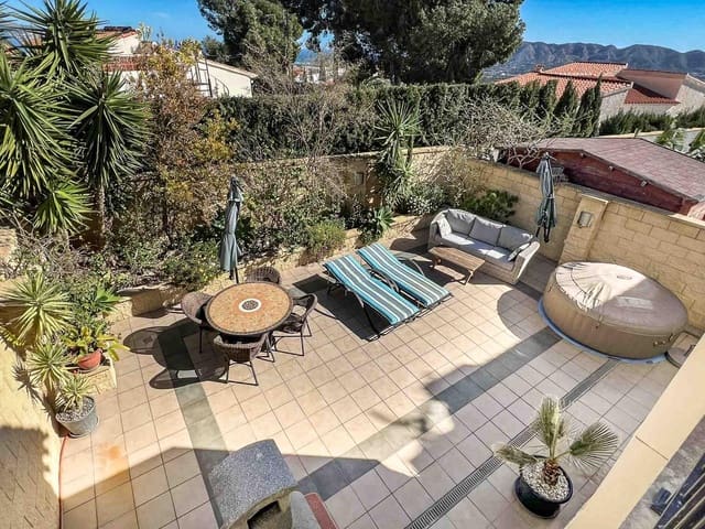 2 bedroom Villa for sale in La Nucia - € 385,000 (Ref: 9648056)