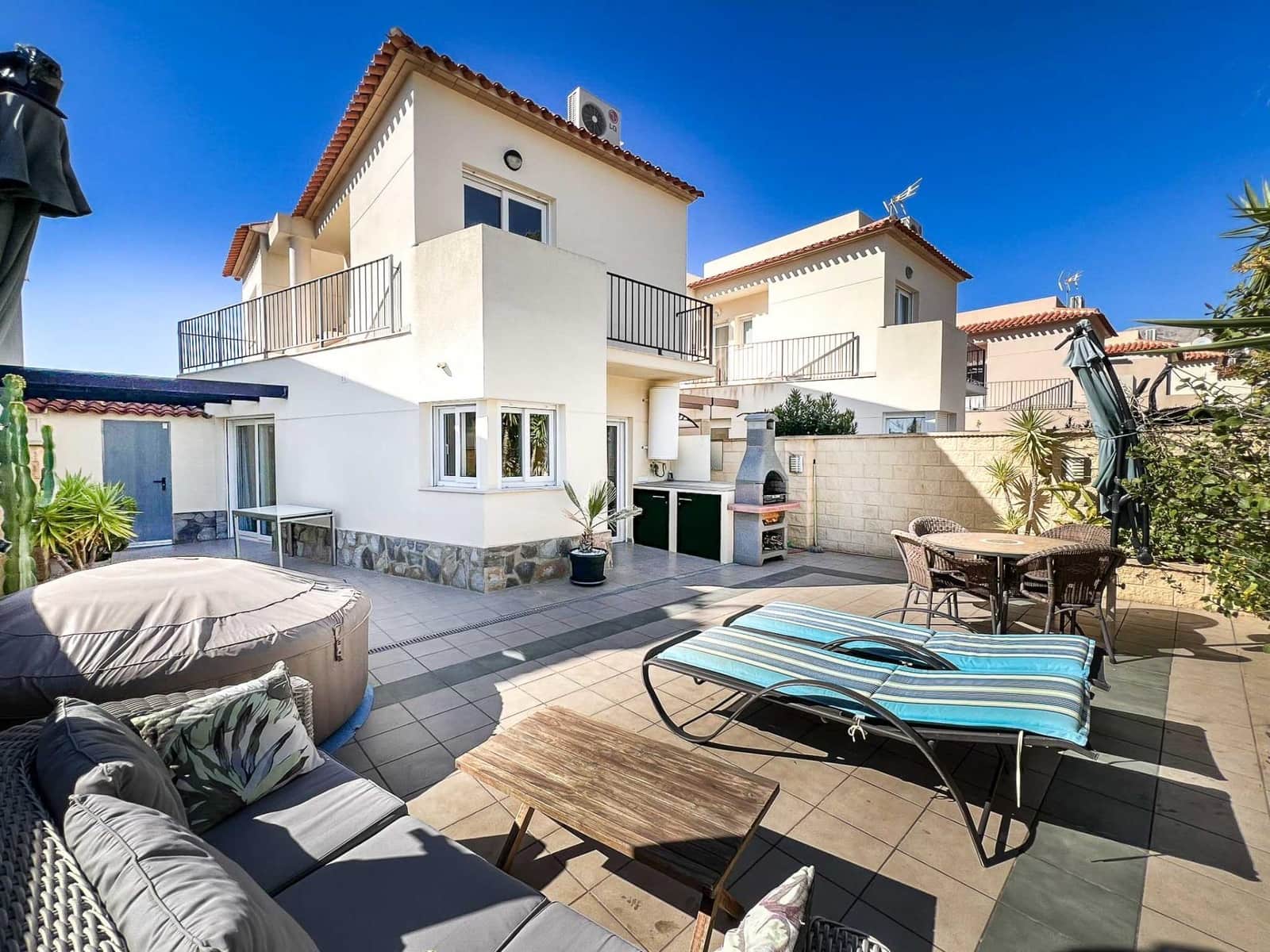 2 soverom Villa til salgs i La Nucia - € 385 000 (Ref: 9648056)