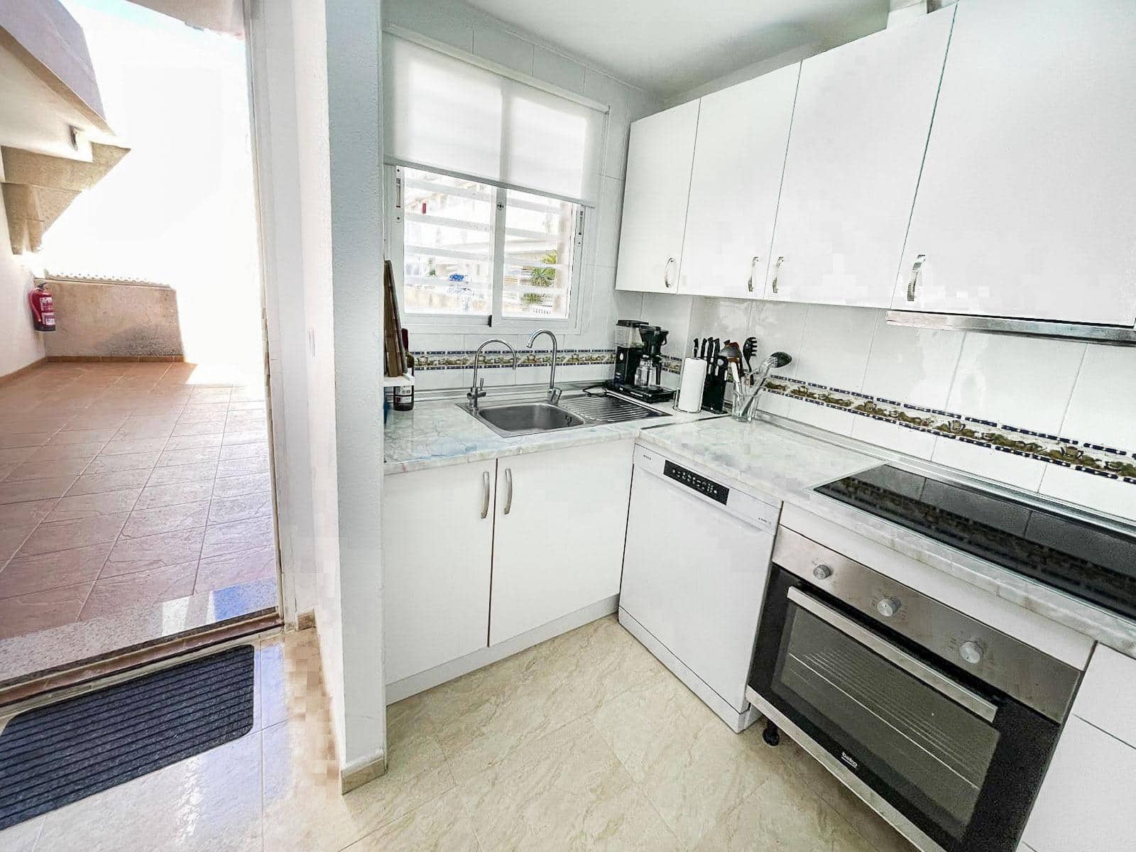 2 bedroom Beach Apartment for sale in Albir with pool garage - € 299,000 (Ref: 9714878)