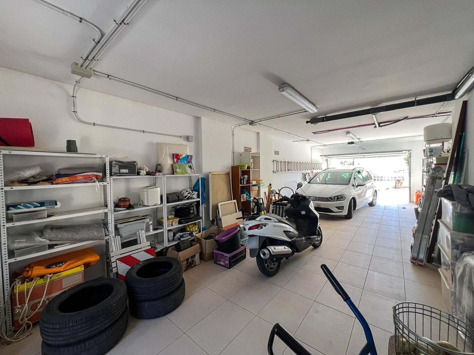 4 makuuhuone Huvila myytävänä paikassa La Nucia mukana uima-altaan 
autotalli - 1 150 000 € (Ref: 9831309)