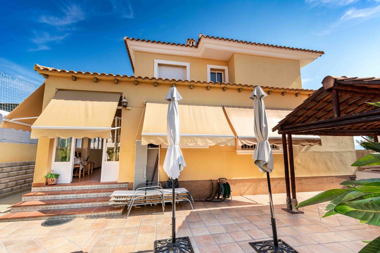 4 quarto Moradia para venda em La Nucia com piscina garagem - 549 000 € (Ref: 9881893)