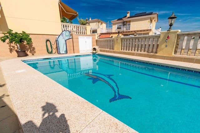 4 soveværelse Villa til salg i La Nucia med swimmingpool garage - € 549.000 (Ref: 9881893)